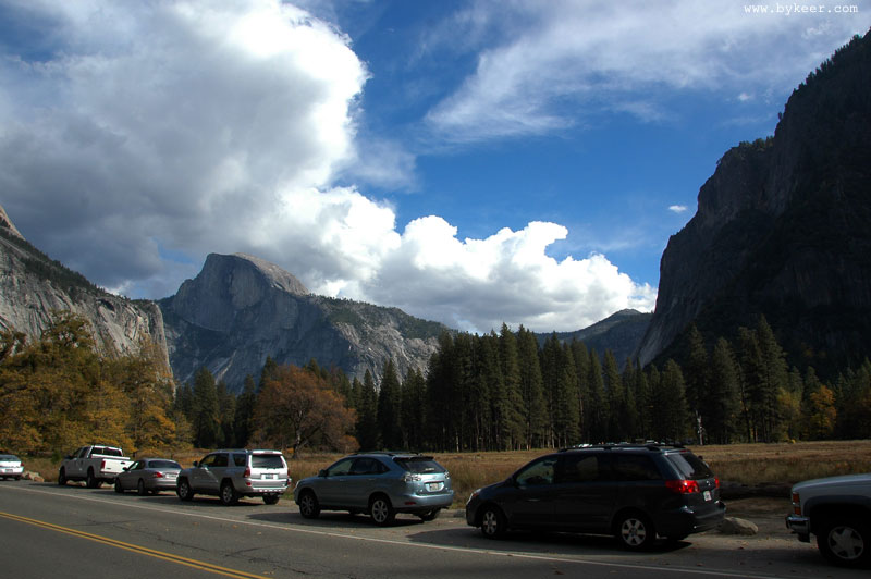 Yosemite National Park(4): 从路边遥望Yosemite的地标半穹庐Half Dome