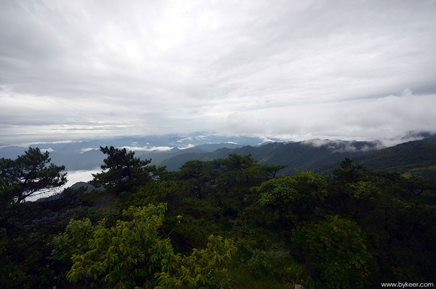 天龙古道(7): 次日一早，天开雾散，这是在西天目之巅远眺浙北群山