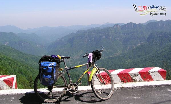 洞庭湖北(28): 神农架<br>海拔2140米的天门垭景色