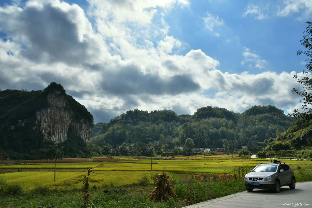黔北一苇(4): 在没有修路和大车往返的贵州乡下，喀斯特山岩间的田园景色仍是非常漂亮的。