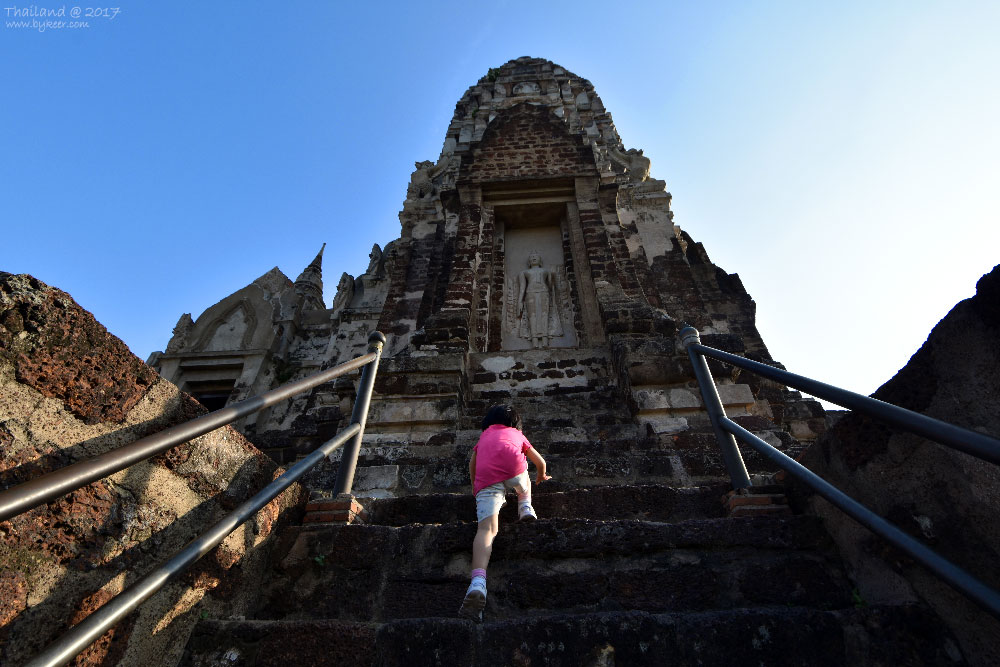 曼谷大城之旅(29): 拉差布拉那寺，以它宏伟的高棉佛塔著称。