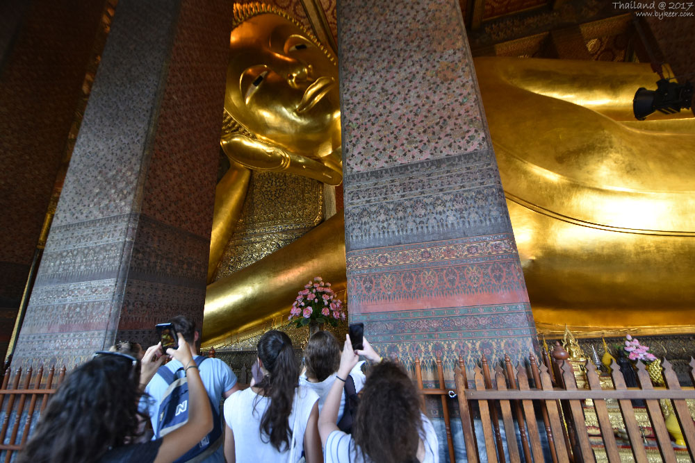 曼谷大城之旅(5): 游荡在佛教盛行之国，当然也免不了逛逛当地的寺庙，我们选择的是卧佛寺Wat Pho。