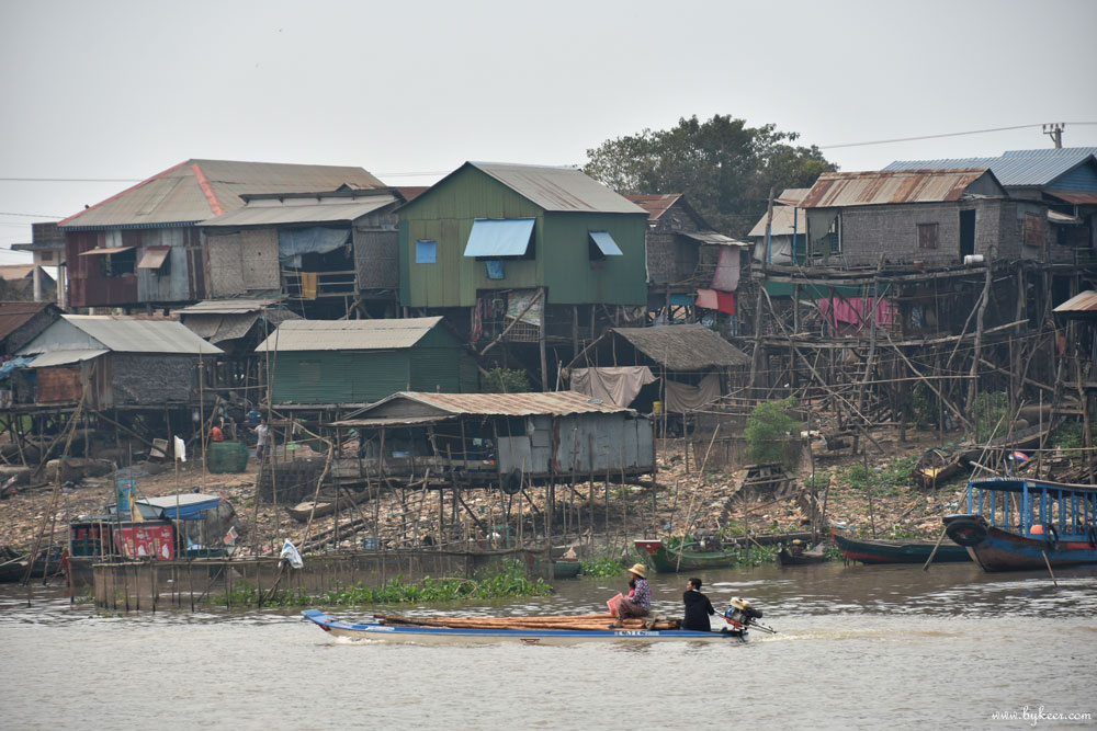 柬埔寨掠影(一)(20): 繁华地段，高低错落的河边人家