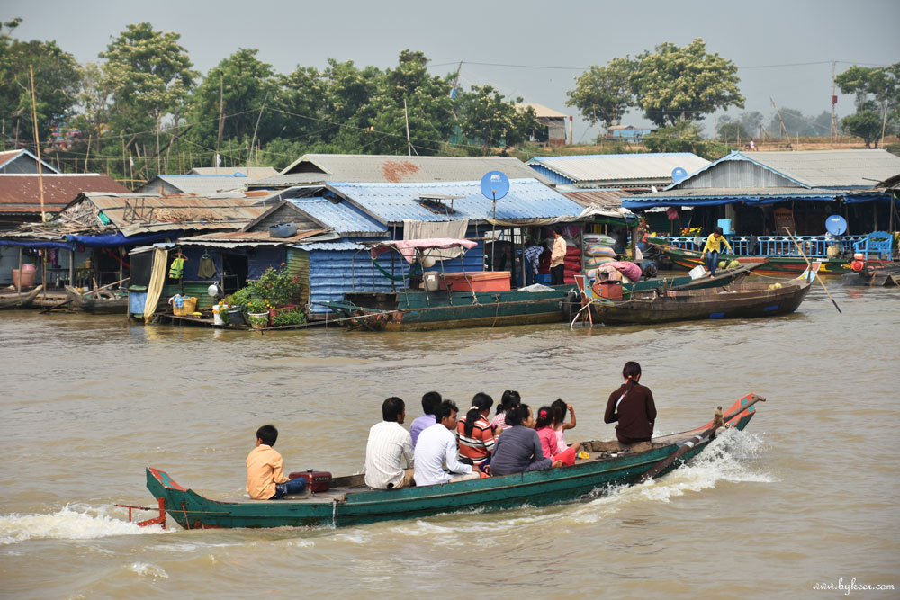 柬埔寨掠影(一)(23): 水上人家，以舟为屋，水涨船高，又是另外一种居家风格