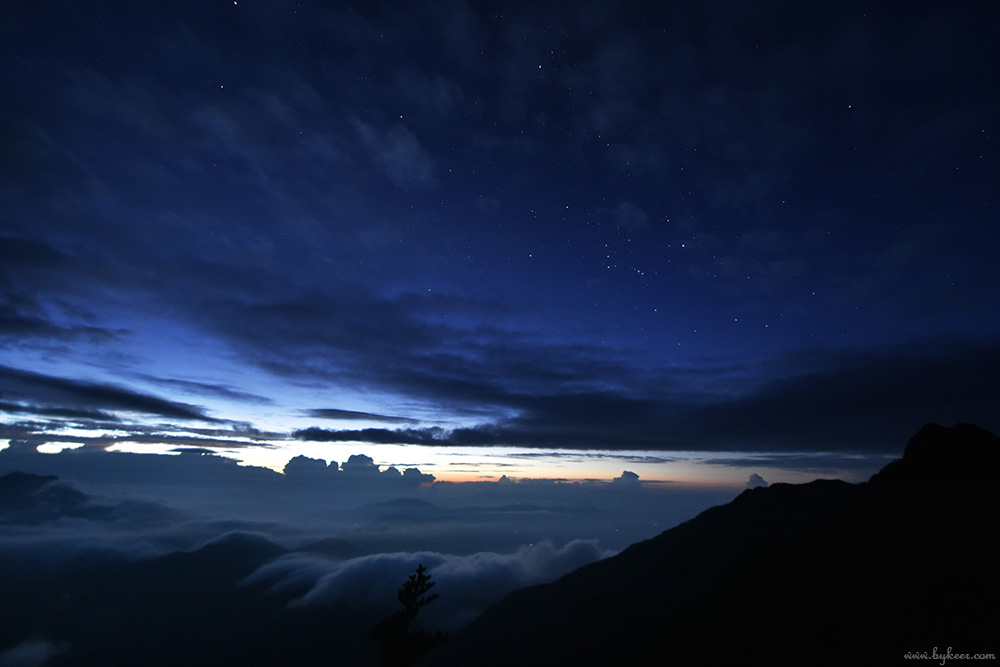 娘娘山(9): 天色渐曙，薄云后的猎户座分外清晰
