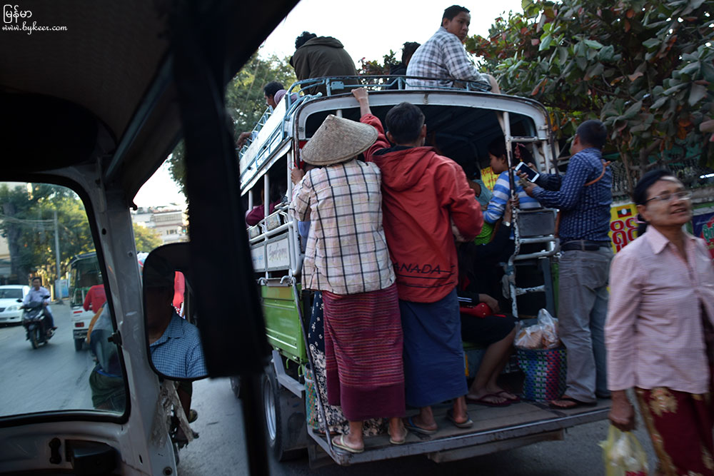 缅甸漫行图记(一)(10): 不仅车后厢外有站立的外挂，顶棚上都坐满了人。