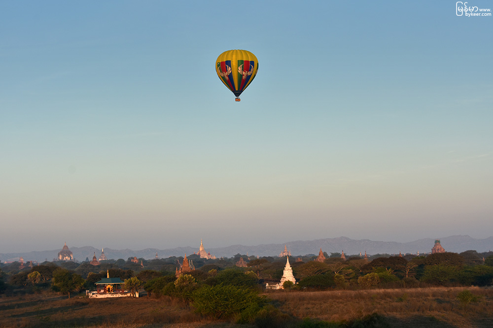 缅甸漫行图记(二)(2): 平淡寂寞的天空，也因为气球的飘过而重新有了意义。