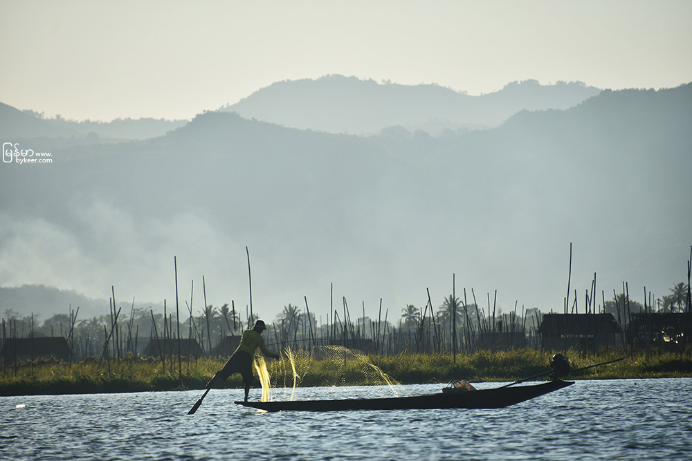 缅甸漫行图记(二)(37): 斜阳下的茵达族渔夫，他们是茵莱湖上无法忽视的风景。