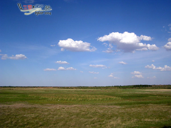 内蒙访古(1): 从陕蒙高速公路进入内蒙<br>跨过毛乌素沙漠<br>终于看见蓝天下的草原