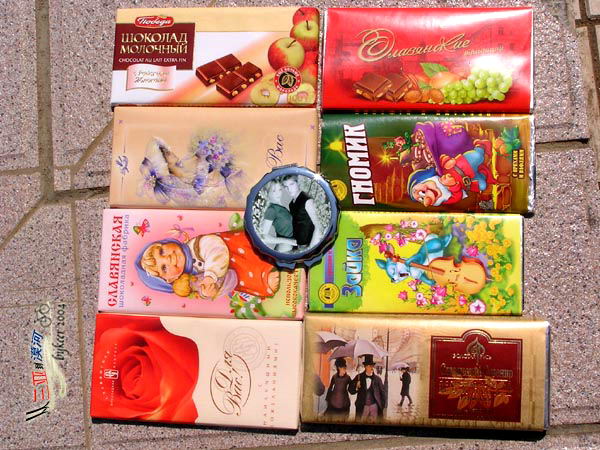 黑龙江畔(35): 在黑河买的俄罗斯巧克力和小镜子<br>俄罗斯巧克力的包装真把我迷住了