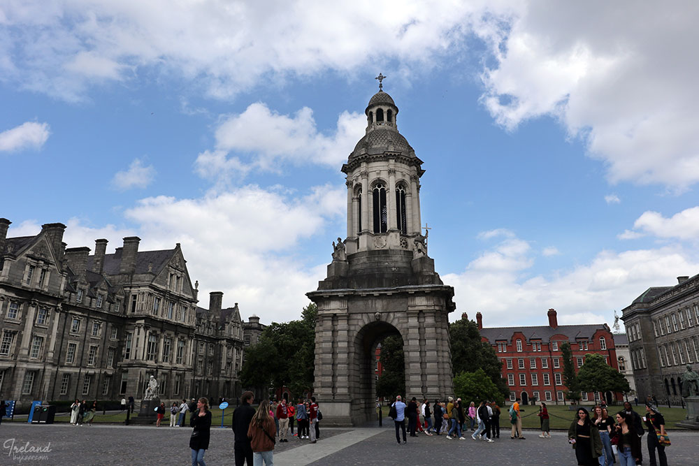 The Emerald Isle 爱尔兰(一)(4): 圣三一（Trinity）学院是爱尔兰最古老的大学，1592年由英国女王伊丽莎白一世创办和颁授特许，<br>全称为：都柏林附近伊丽莎白女王神圣和不可分割的三一学院（College of the Holy and Undivided Trinity of Queen Elizabeth near Dublin）