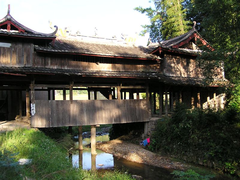 廊桥如梦(14): 三魁附近的刘宅桥是一座简易的木质廊桥