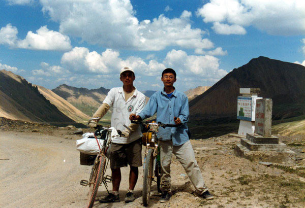 川藏南线(35): 海拔5100米的东达拉山口，<br>我和讯在川藏线上的第二张，<br>也是最后一张合影