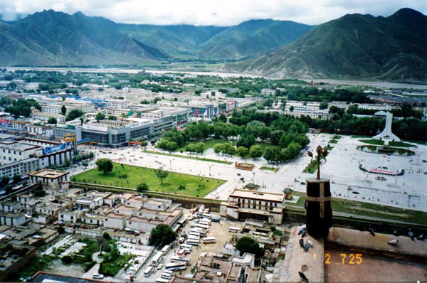 川藏南线(39): 从布达拉宫上俯瞰拉萨
