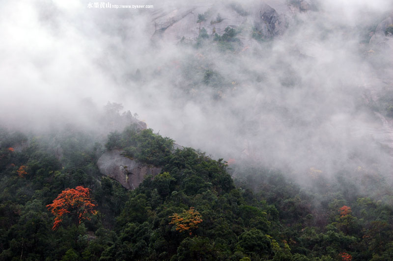水墨黄山(2): 晨雾和霜红，颇有油画质感的画面