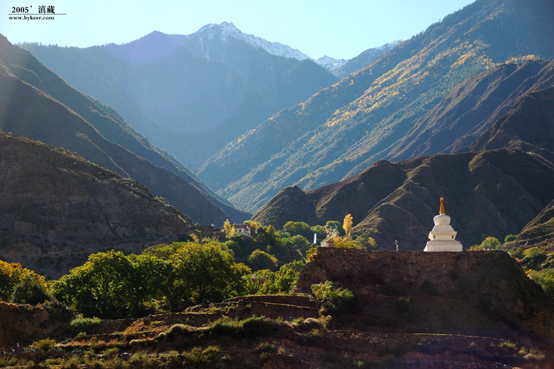 彩云上的旅行(二)(25): 澜沧江对岸的西藏村落<br>（江这边还属于云南）