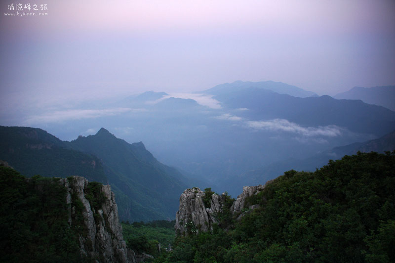 清凉峰之旅(11): 清晨的云漫过群岭