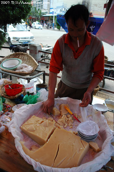 骑行怒江(一)(10-2): 六库街头随处可见的腌萝卜和凉粉