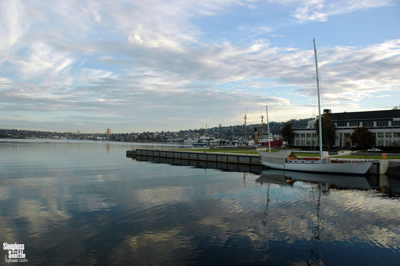 Sleepless in Seattle(23): Lake Union是一个小湖，就在连接Elliott Bay和Lake Washington的运河边上<br>电影《西雅图不眠夜》中，Tom Hanks的船屋就在Lake Union边上