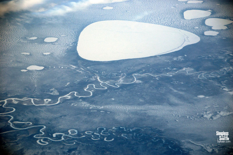 Sleepless in Seattle(33): 最后来看两幅抽象画吧，都摄于西伯利亚。这张是冰封的湖泊和小河