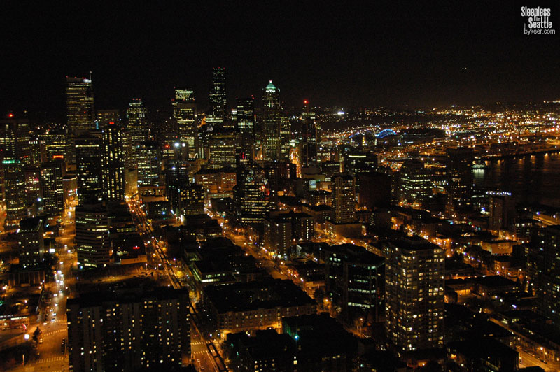 Sleepless in Seattle(9): 从Space Needle上俯瞰西雅图市区。这里会议主办方招待了我们一个dinner